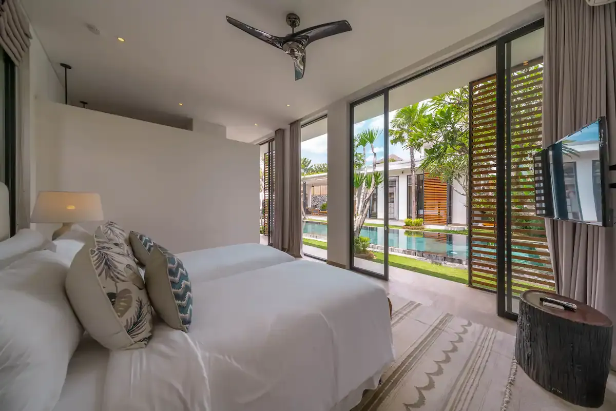 4 BR Walk-to-Beach Modern Villa Canggu — 4BR Villa Rental in Canggu — image 9