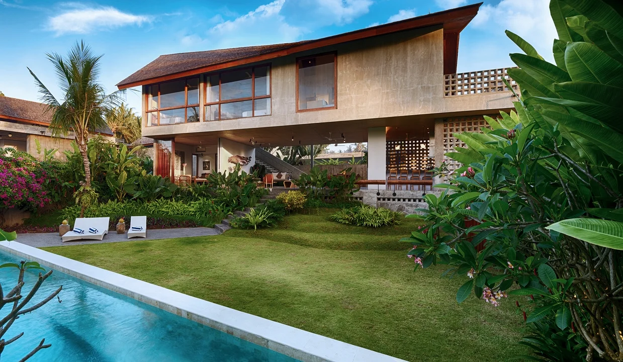 Modern Oasis: 3BR Villa in Gianyar with Rice Field Views, Beach Access & Private Gym — image 3