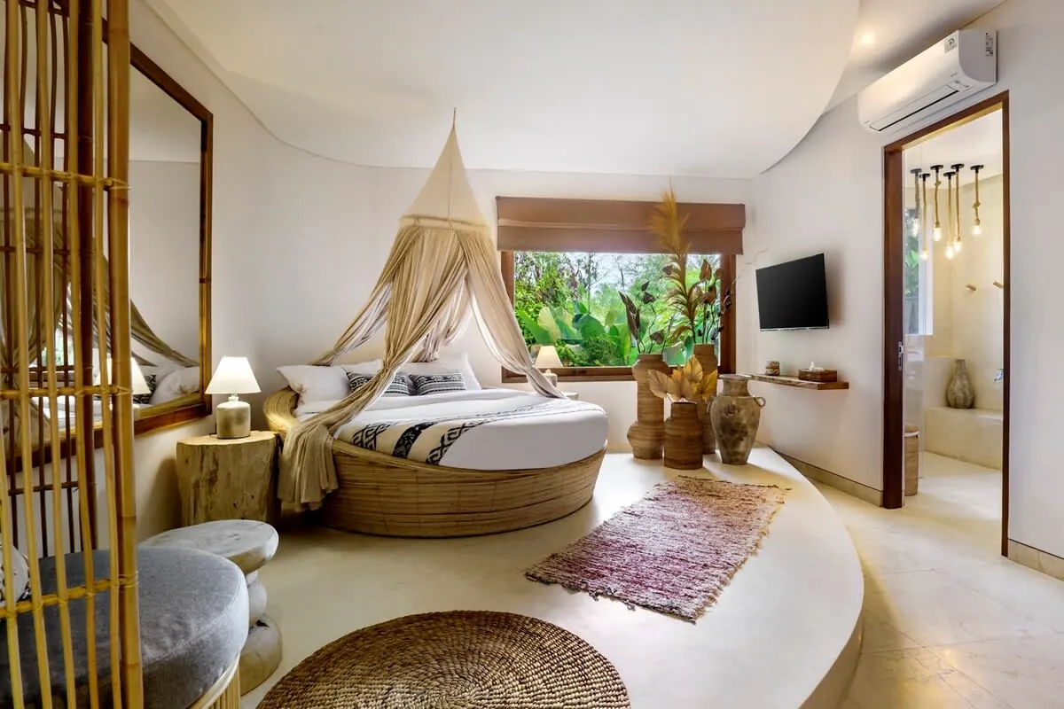 6 BR Thatched Courtyard Villa Ubud — 6BR Villa Rental in Ubud — image 1