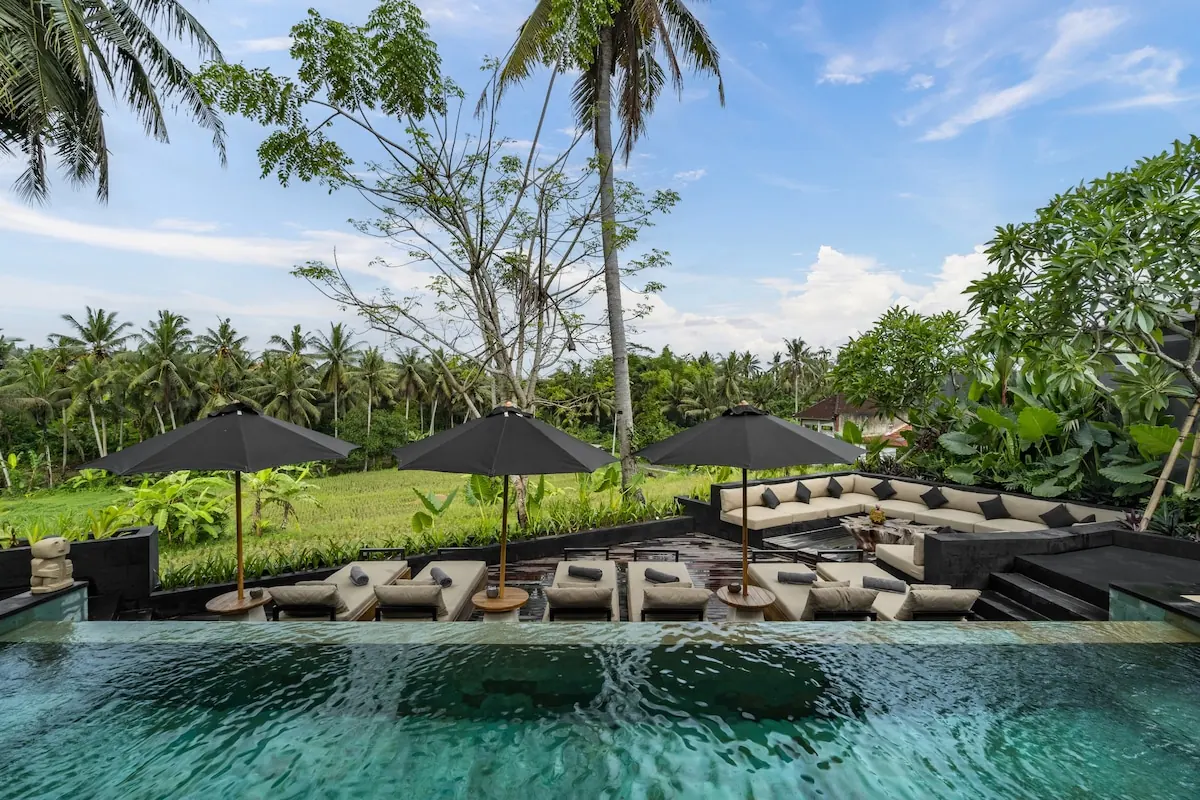 5 BR Designer Tropical-Modern Retreat Ubud — 5BR Villa Rental in Ubud — image 11