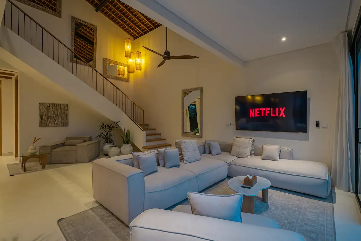 4 BR Tropical-Modern Fully Staffed Residence Canggu — 4BR Residence Rental in Canggu — image 17