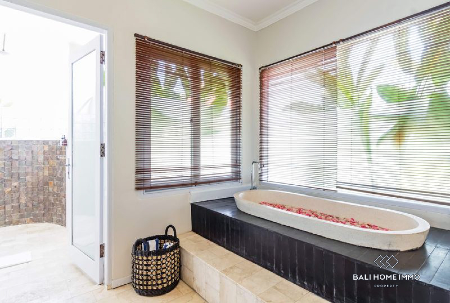 4 Bedroom Family Villa for Rent in Canggu Berawa — image 12