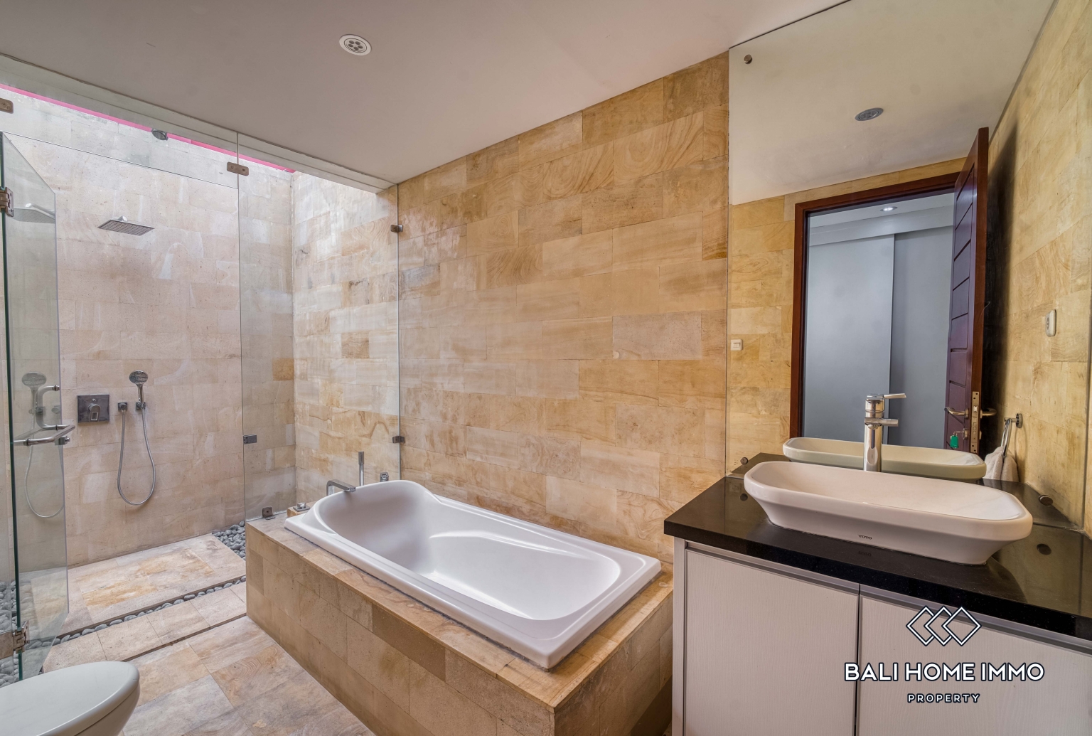 4 Bedroom Family Villa For Rent In Canggu Berawa — image 19