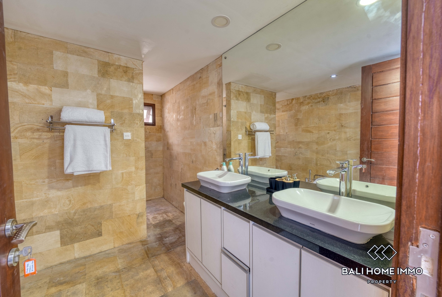 4 Bedroom Family Villa For Rent In Canggu Berawa — image 18
