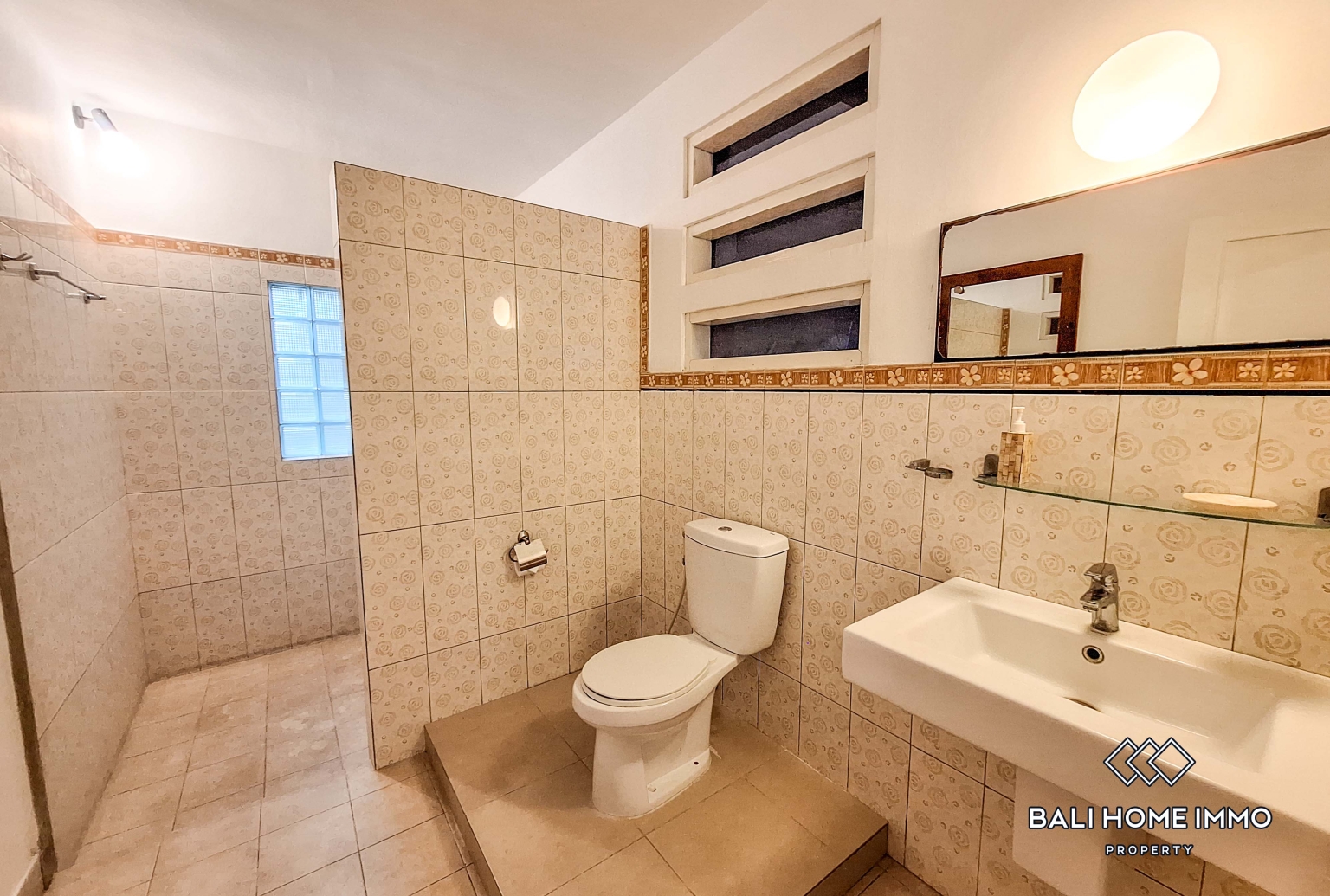 4 Bedroom Family Villa For Rent In Canggu Berawa — image 18