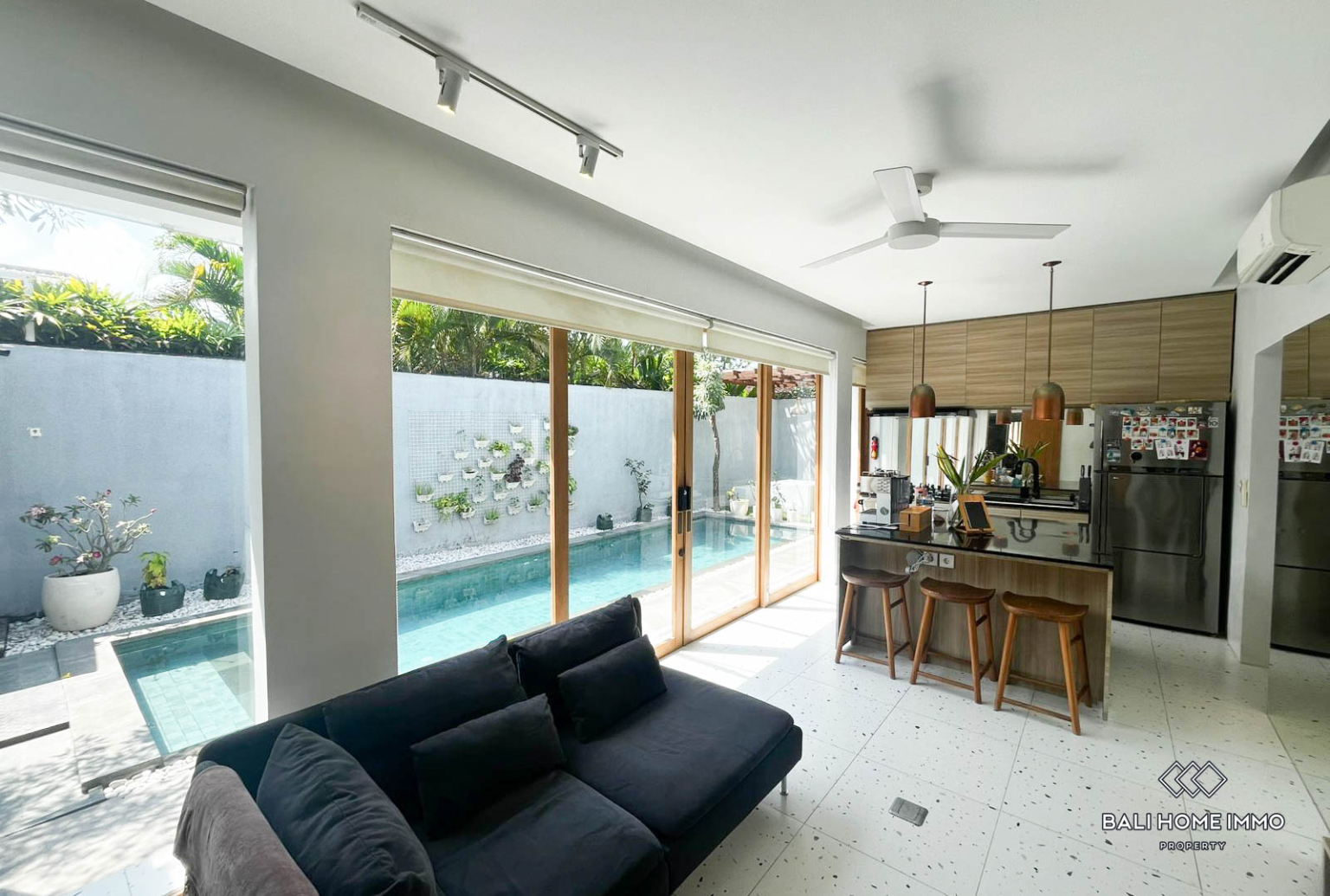 4 Bedroom family villa with office for yearly rent in Kedungu — image 3