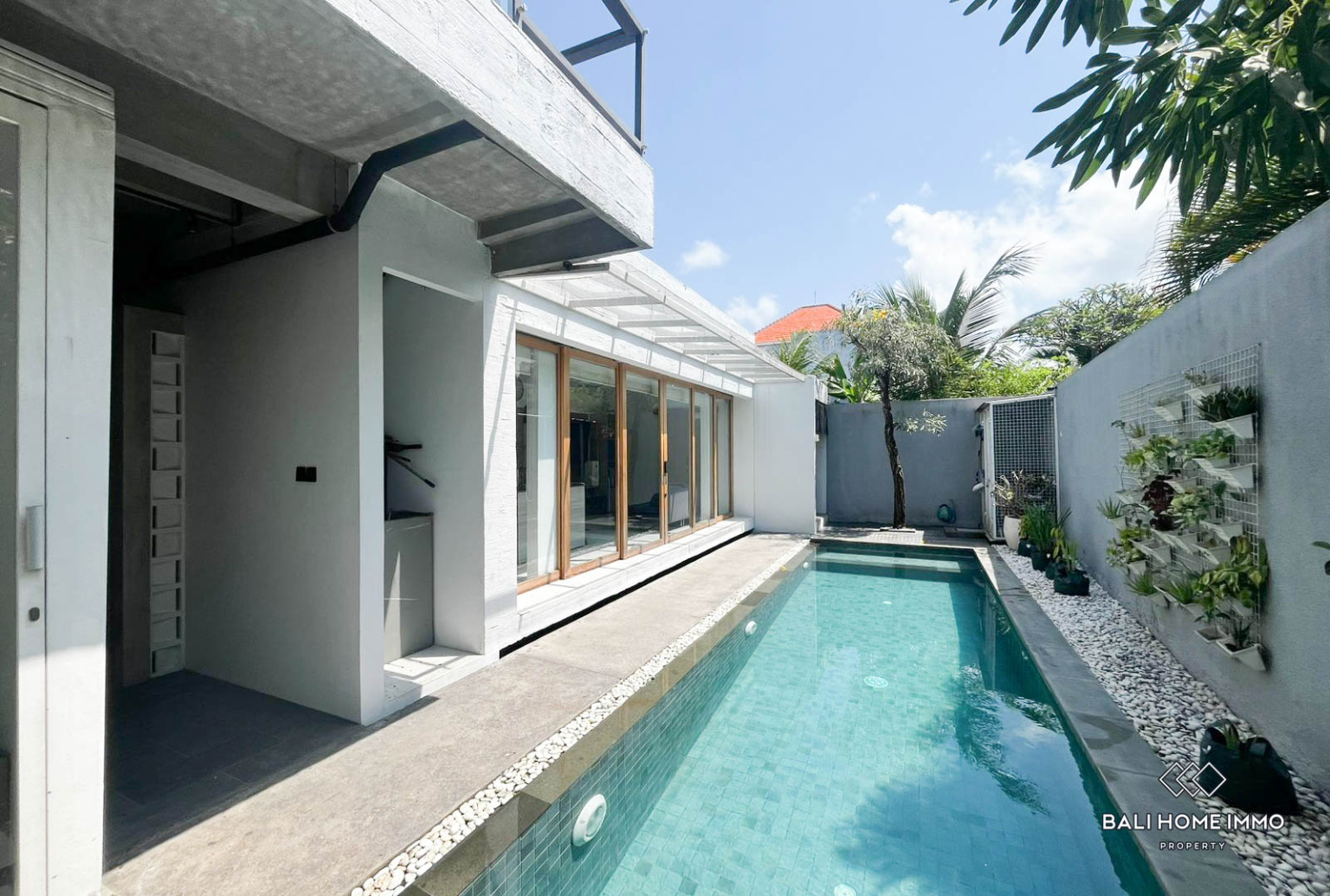 4 Bedroom family villa with office for yearly rent in Kedungu — image 1