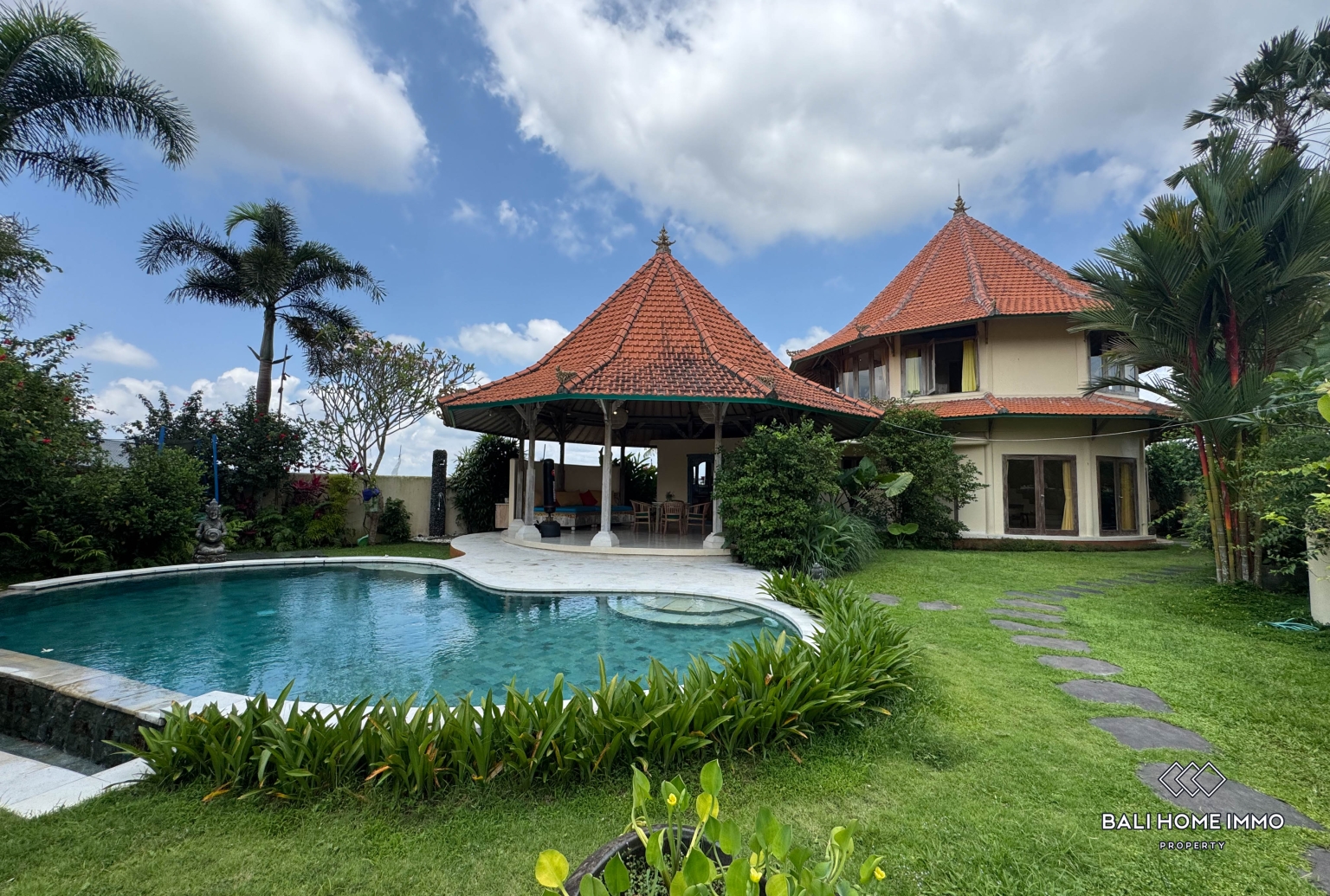 4 bedroom family villa with ricefield view for rent in Ubud — image 1