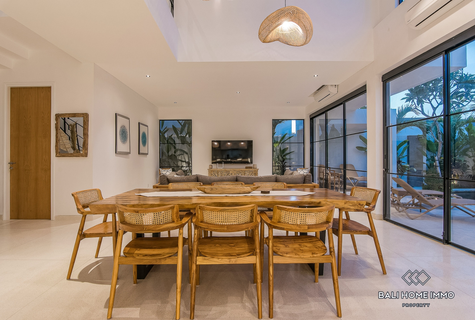 4 Bedroom Modern Designed Villa For Rent in Umalas — image 4