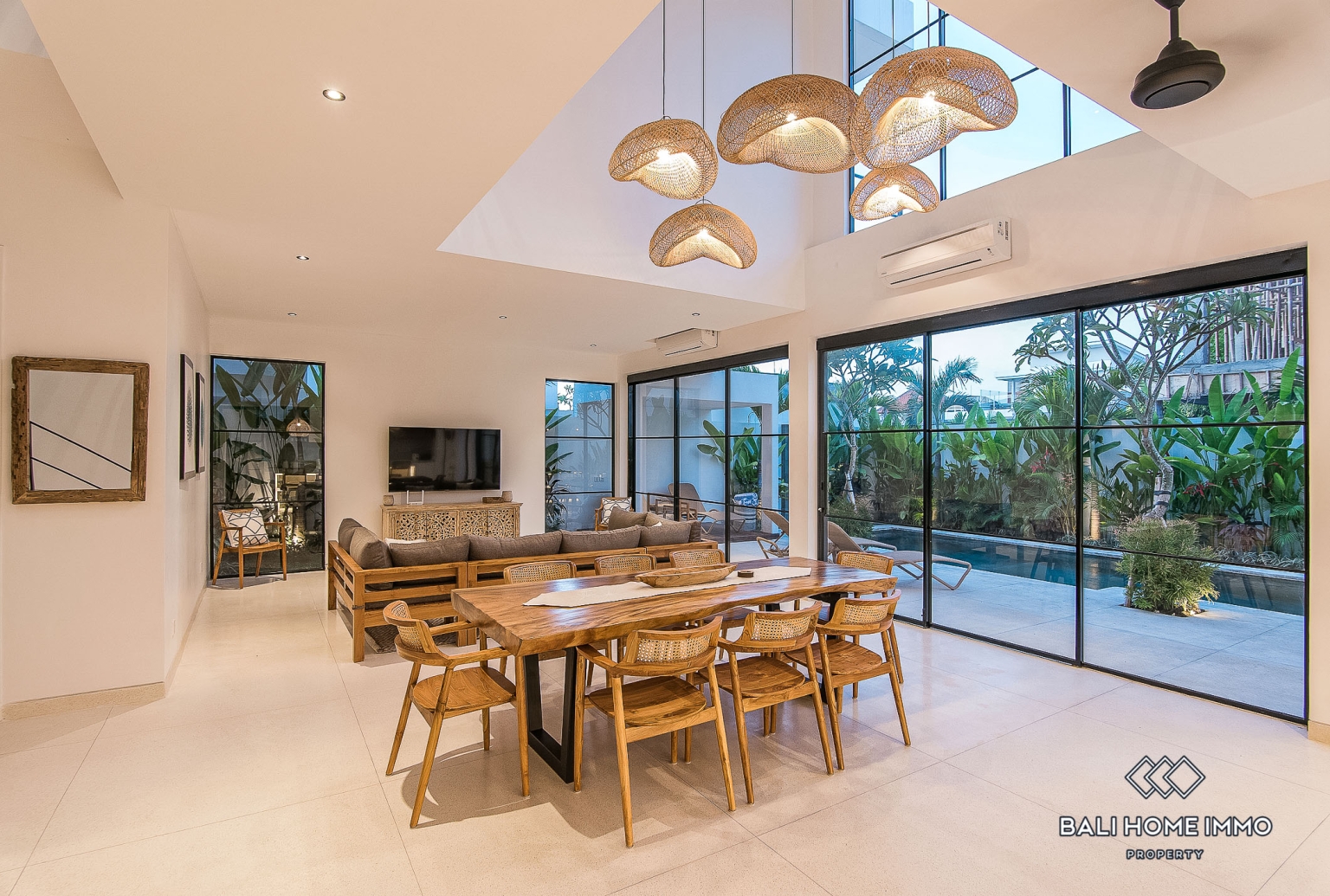 4 Bedroom Modern Designed Villa For Rent in Umalas — image 5