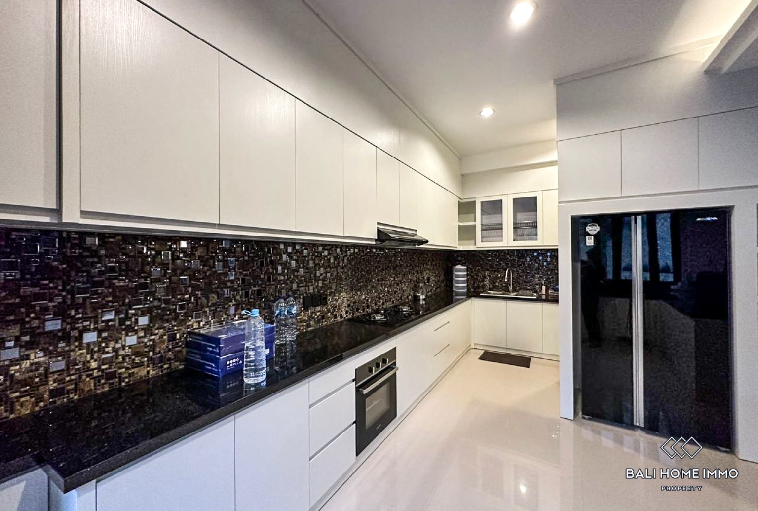 4 Bedroom Modern Villa For Rent in Batu Bolong Canggu — image 4