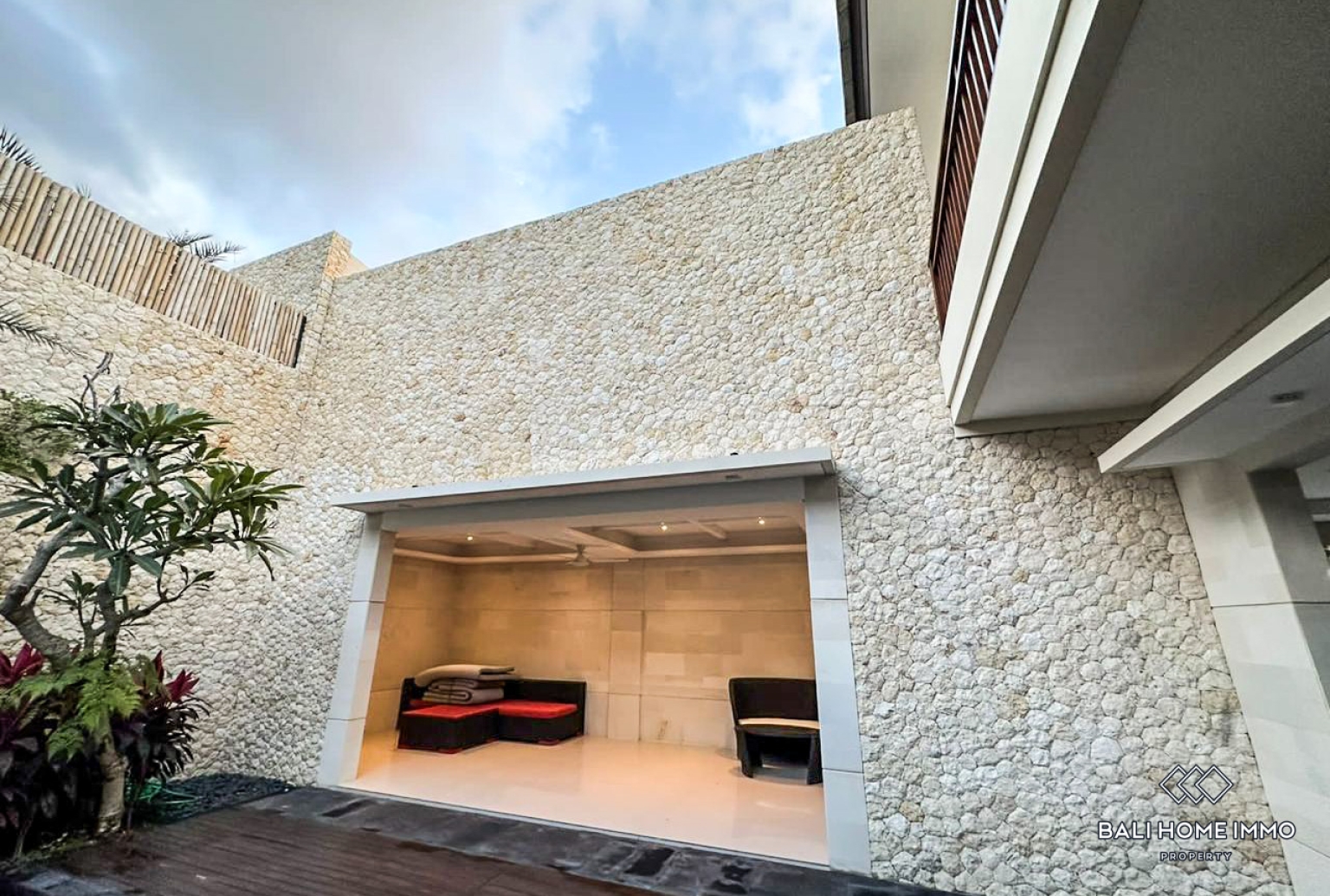 4 Bedroom Modern Villa For Rent in Batu Bolong Canggu — image 17