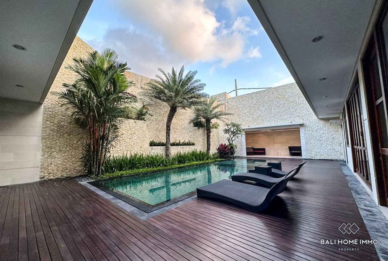 4 Bedroom Modern Villa For Rent in Batu Bolong Canggu — image 16