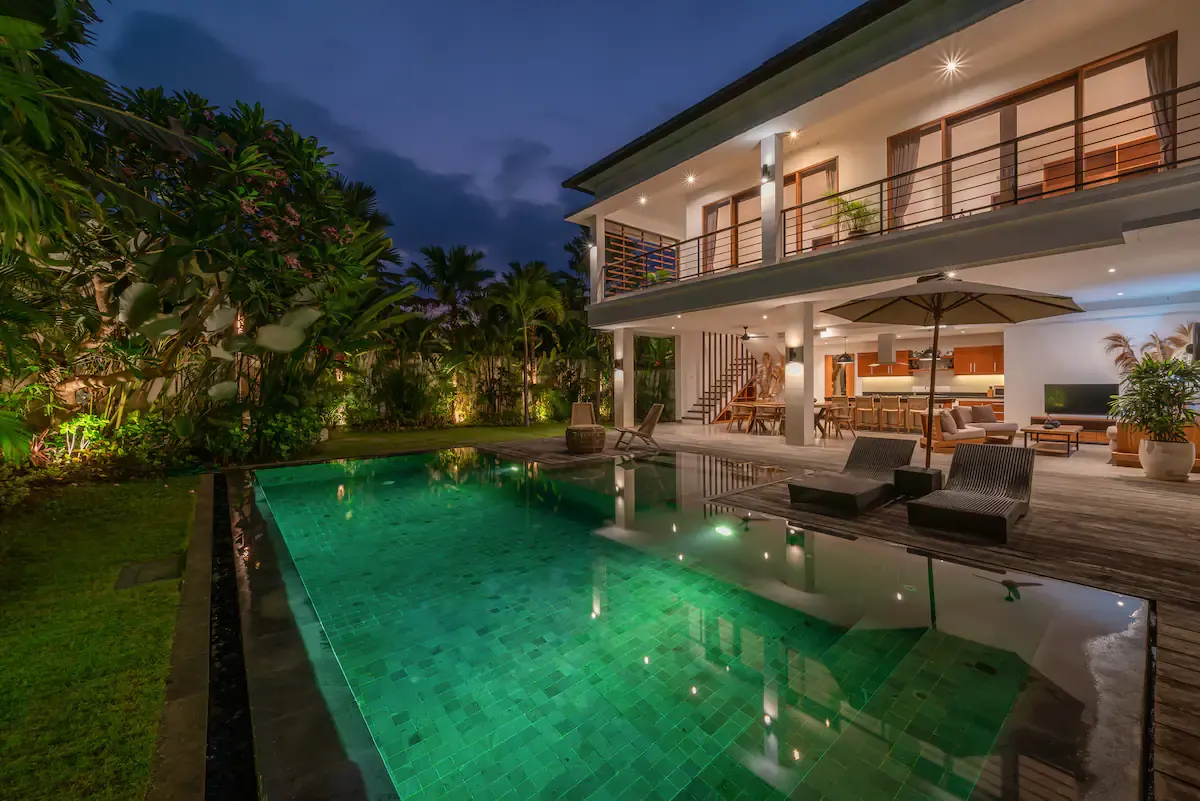 4 BR White Pool House Canggu — 4BR House Rental in Pererenan — image 6
