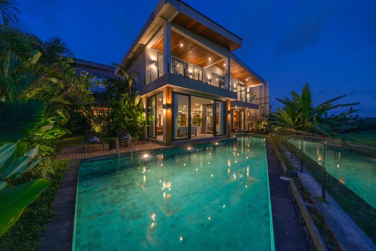 9 BR Walk-to-Beach Pool Estate Canggu — 9BR Estate Rental in Canggu — image 4