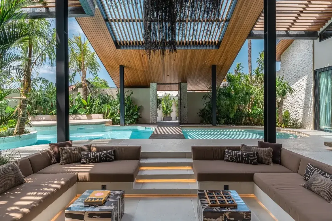 6 BR Modern Cinema Villa Canggu — 6BR Villa Rental in Canggu — image 8