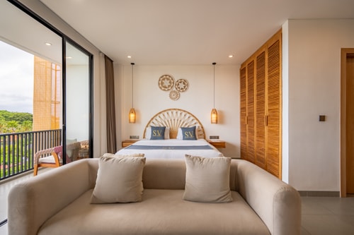 SB 301 - 1BR Pool Suite, Near Batu Belig Beach - Canggu, Bali — image 10