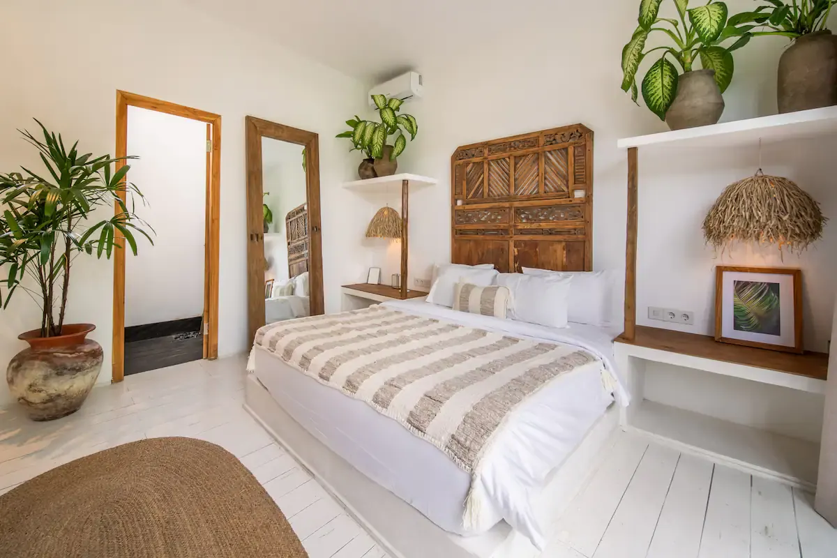 6 BR Group Open-Air Retreat Canggu — 6BR Villa Rental in Canggu — image 9