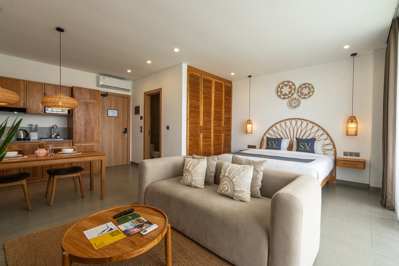 SB 205 - 1BR Pool Suite, Near Batu Belig Beach - Canggu, Bali — image 5