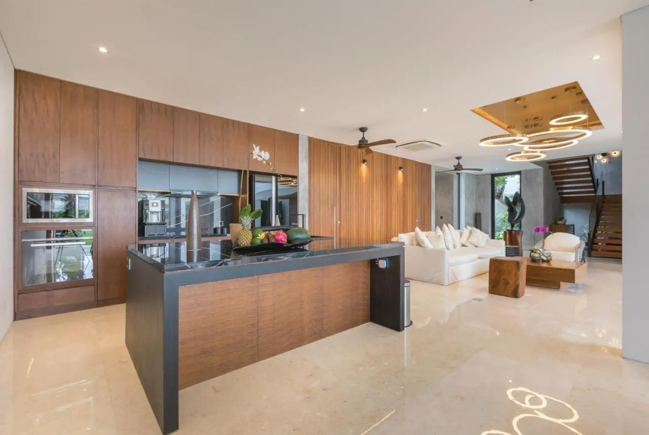 4 BR Modern Rice-Field Villa Canggu — 4BR Villa Rental in Canggu — image 2