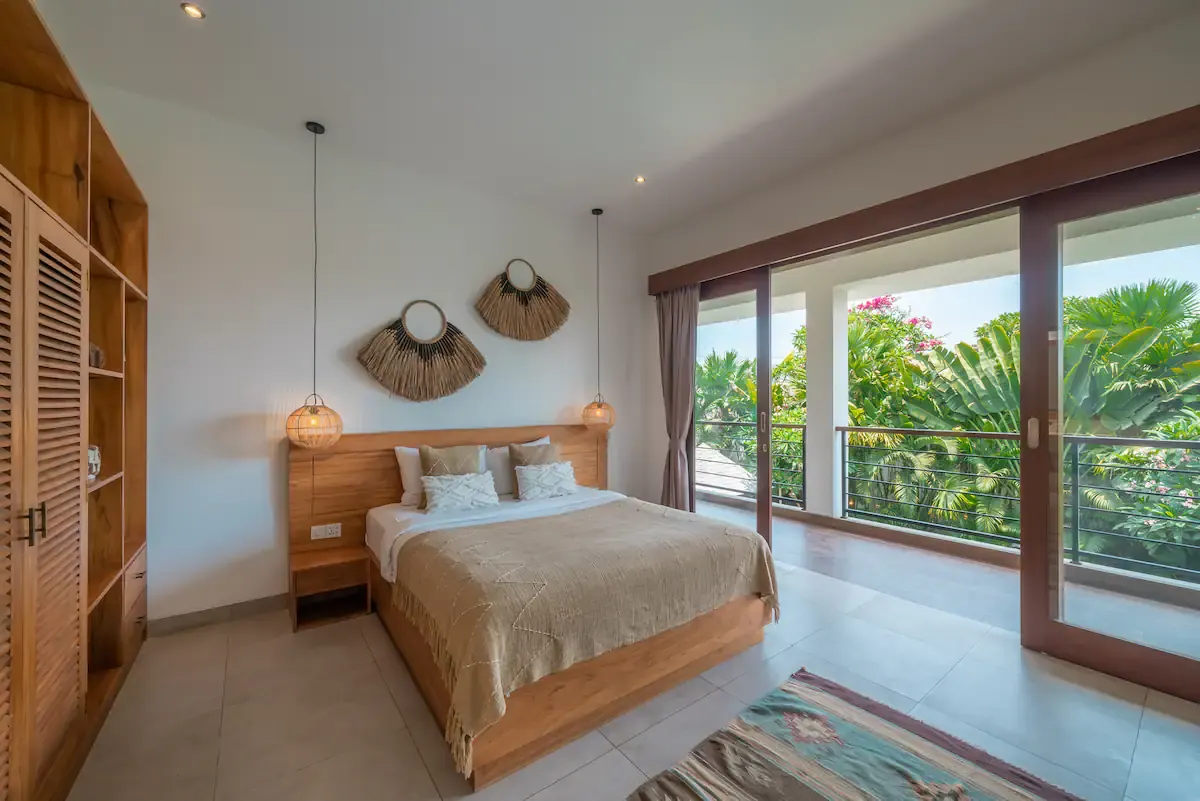 4 BR White Pool House Canggu — 4BR House Rental in Pererenan — image 12