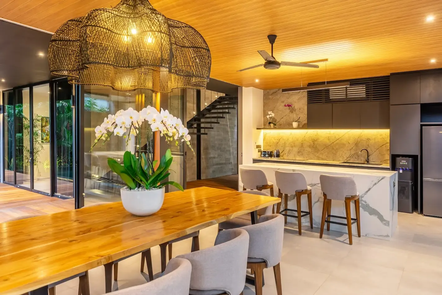4 BR Fully Staffed Pool Retreat Seminyak — 4BR Villa Rental in Seminyak — image 2