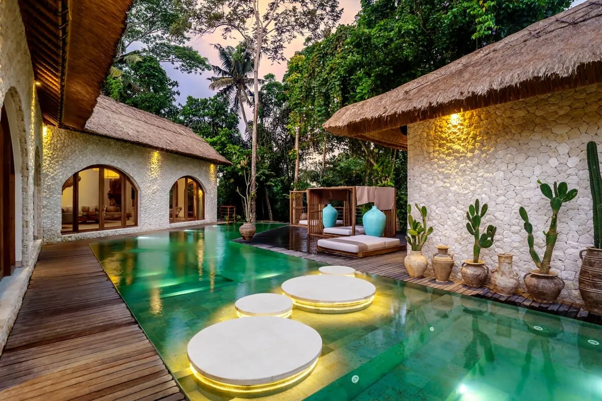 6 BR Thatched Courtyard Villa Ubud — 6BR Villa Rental in Ubud — image 7