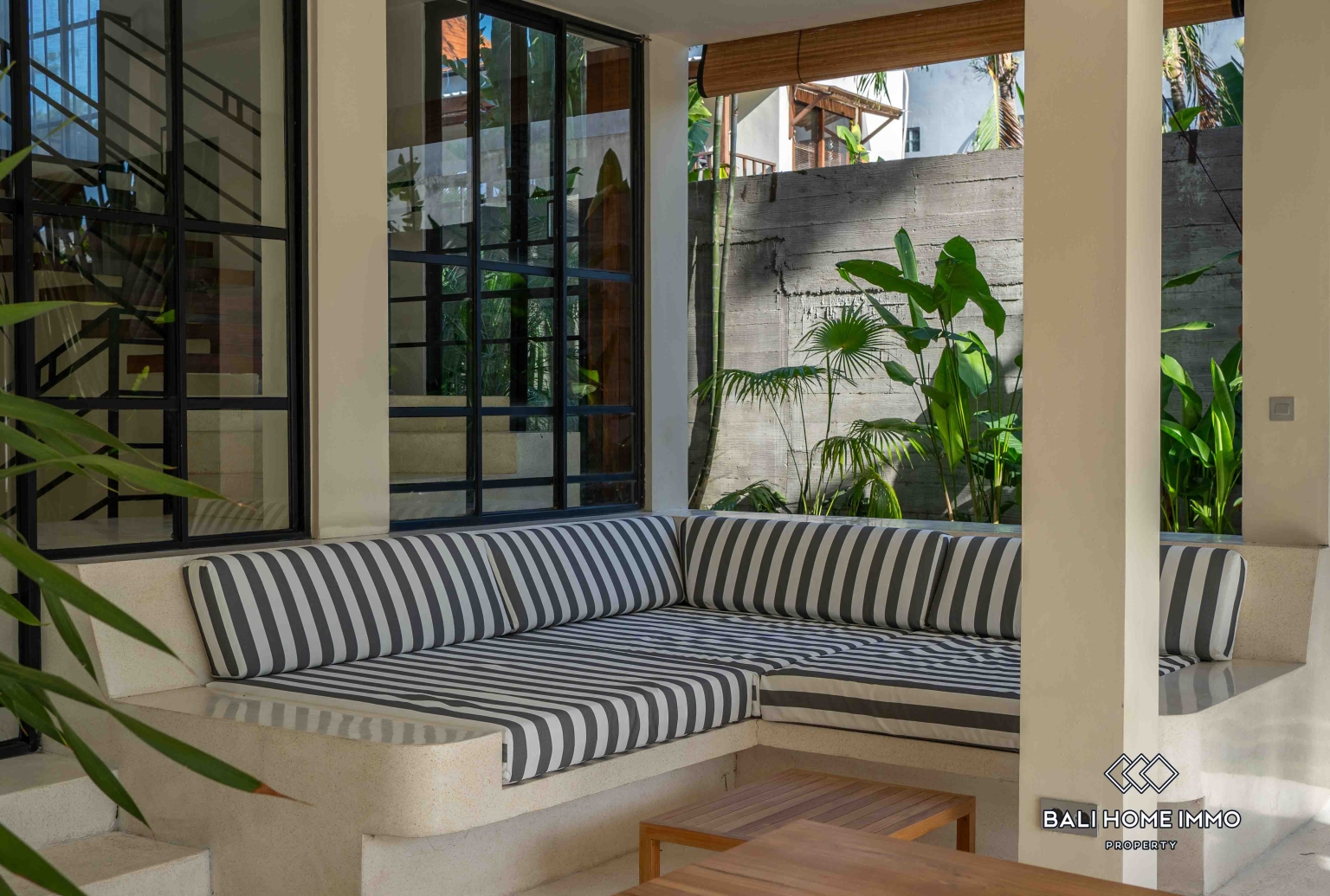 5 bedroom Family Villa with garden for yearly rental in Berawa — image 2