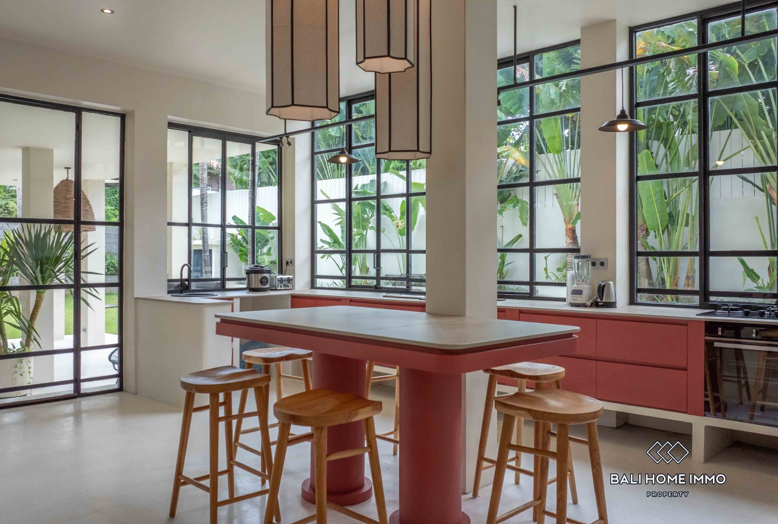 5 bedroom Family Villa with garden for yearly rental in Berawa — image 7