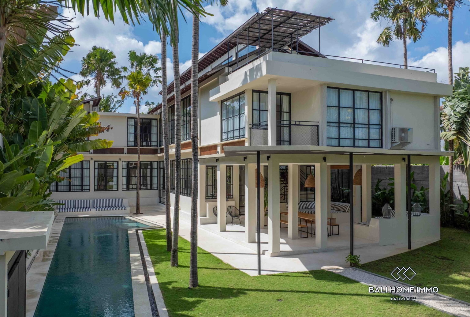 5 bedroom Family Villa with garden for yearly rental in Berawa