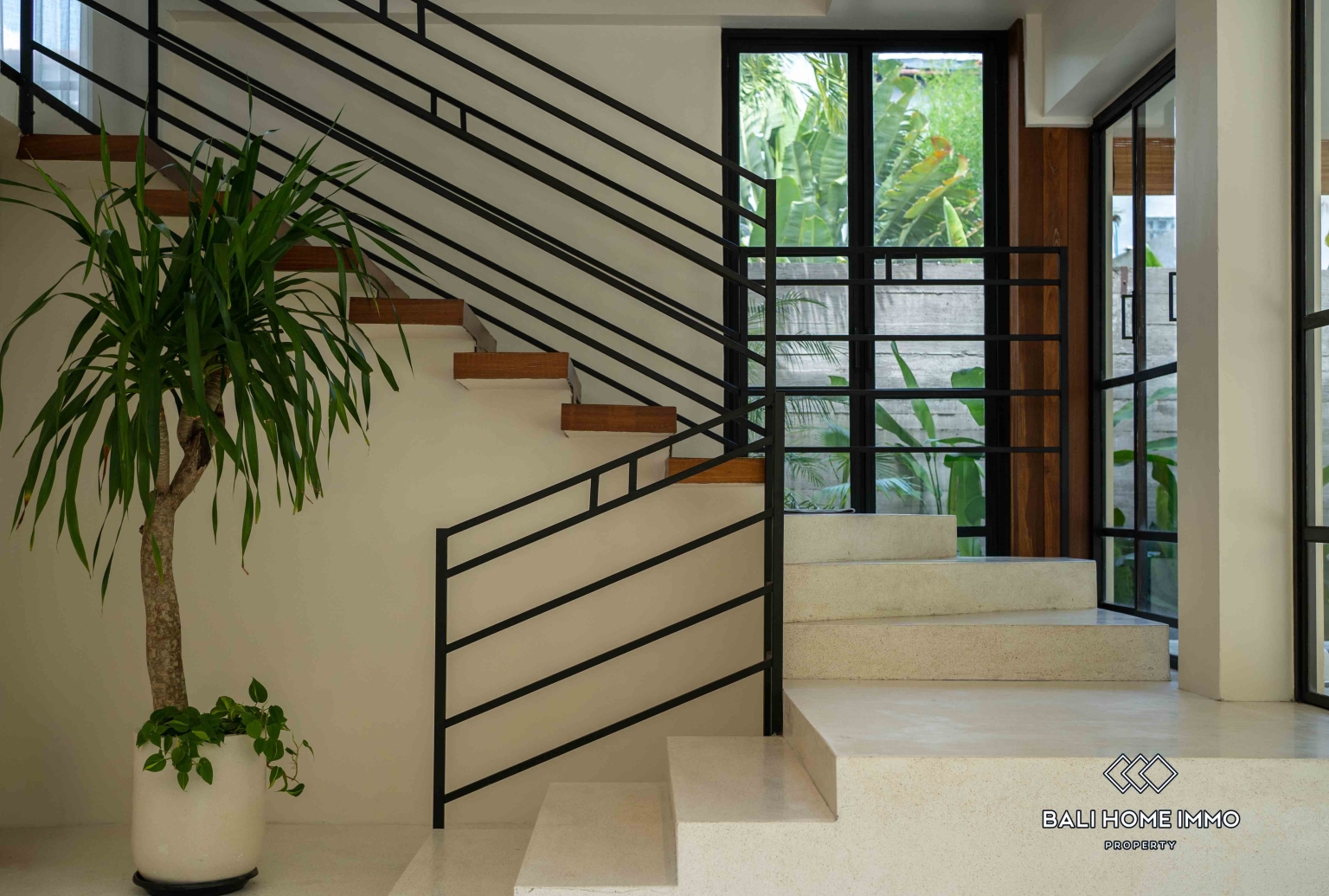 5 bedroom Family Villa with garden for yearly rental in Berawa — image 11