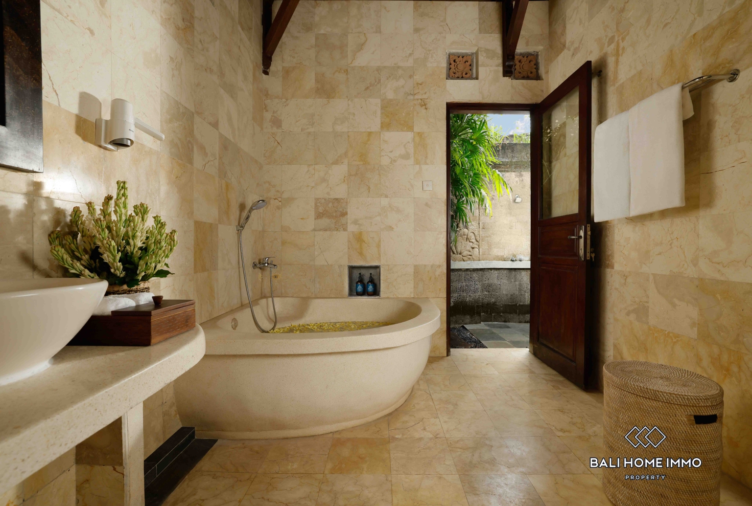 5 bedroom Jungle View Villa For Rent in Ubud — image 15