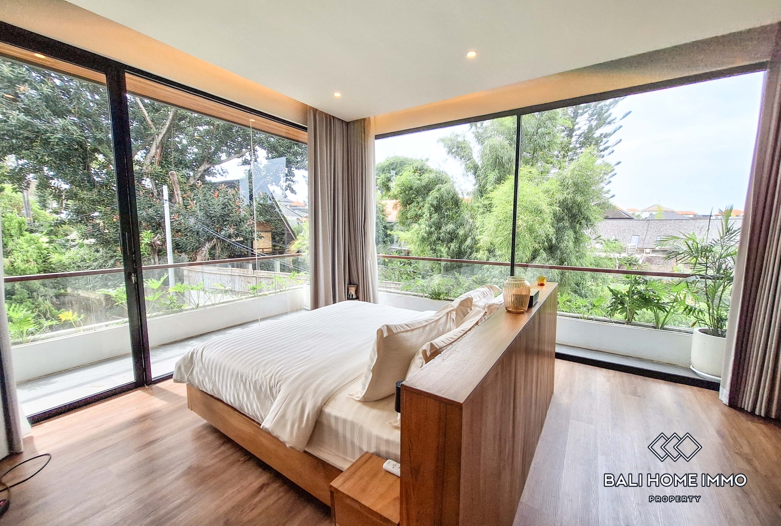 5 Bedroom Modern Design Family Villa for Rent in Canggu Batu Bolong — image 8