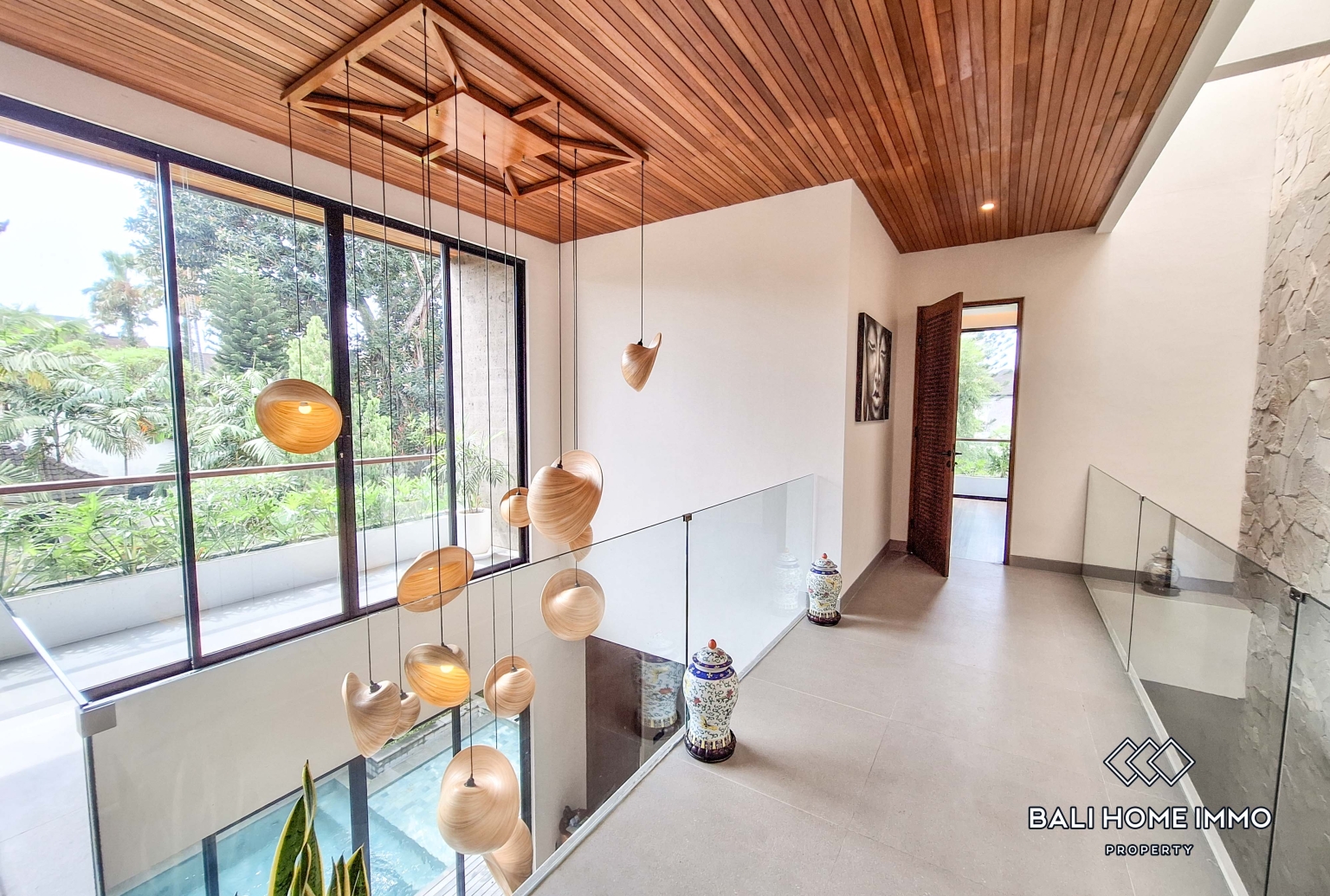 5 Bedroom Modern Design Family Villa for Rent in Canggu Batu Bolong — image 6