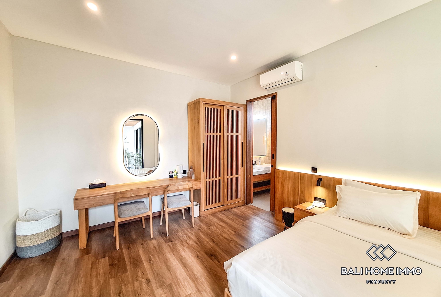 5 Bedroom Modern Design Family Villa for Rent in Canggu Batu Bolong — image 10