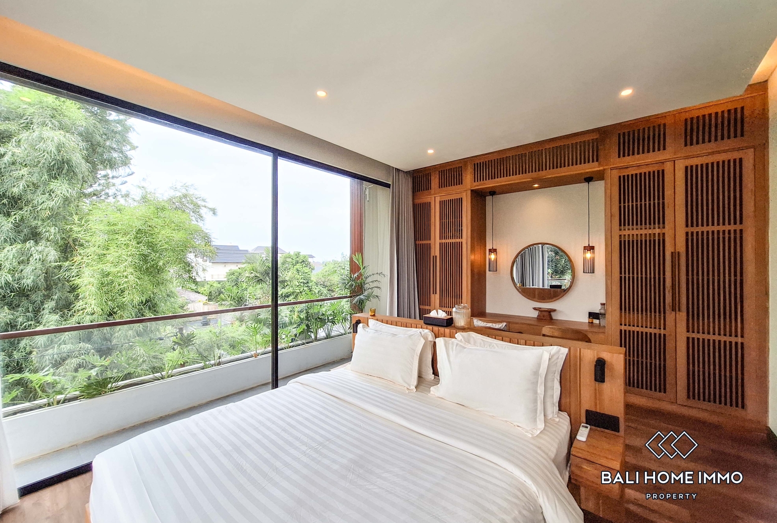 5 Bedroom Modern Design Family Villa for Rent in Canggu Batu Bolong — image 7