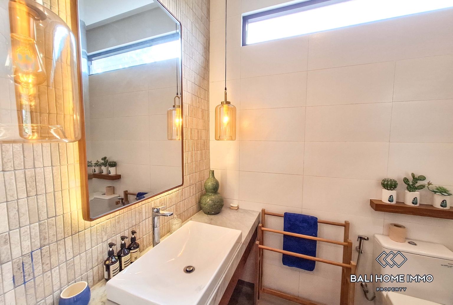 5 Bedroom Modern Design Family Villa for Rent in Canggu Batu Bolong — image 19