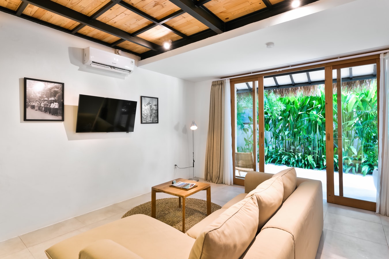 Stylish 1BR Apartment in Canggu | Balcony & Pool Access - Canggu, Bali — image 5
