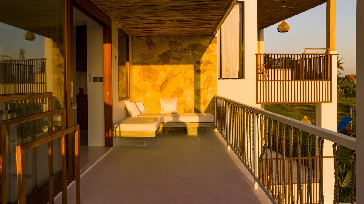 Refined 1BR Canggu | Balkon Sunset Estetik - Canggu, Bali — image 7