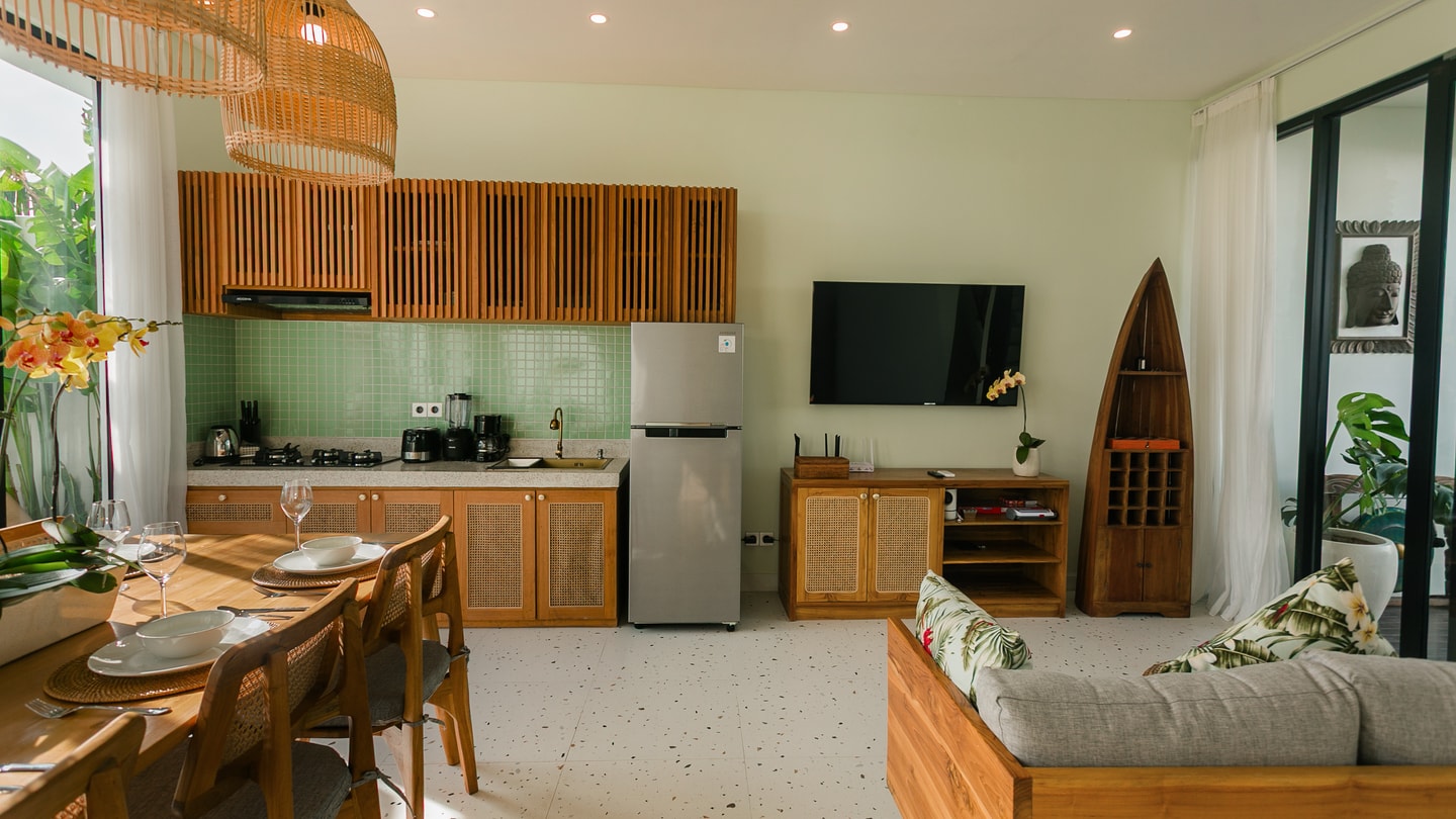 2BR Designer Seminyak | Pool & Near Cafes - Canggu, Bali — image 19