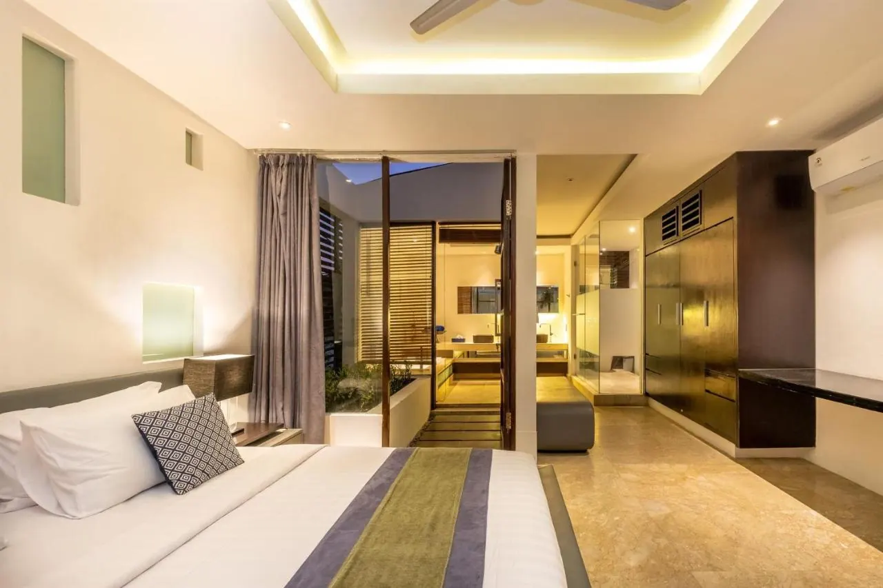 5 BR Walk-to-Beach Modern Villa Seminyak — 5BR Villa Rental in Seminyak — image 14