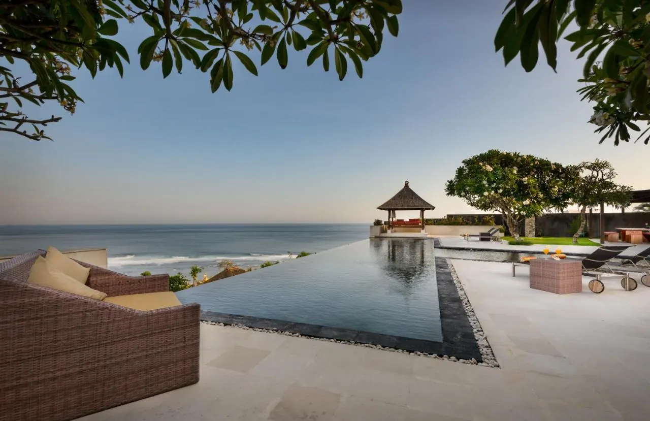 4 BR Infinity-Pool Sunset-View Retreat Uluwatu — 4BR Villa Rental in Uluwatu — image 13