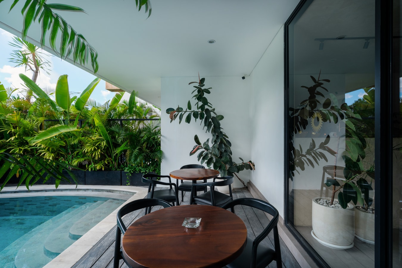 SB 204 - 1BR Pool Suite, Near Batu Belig Beach - Canggu, Bali — image 15