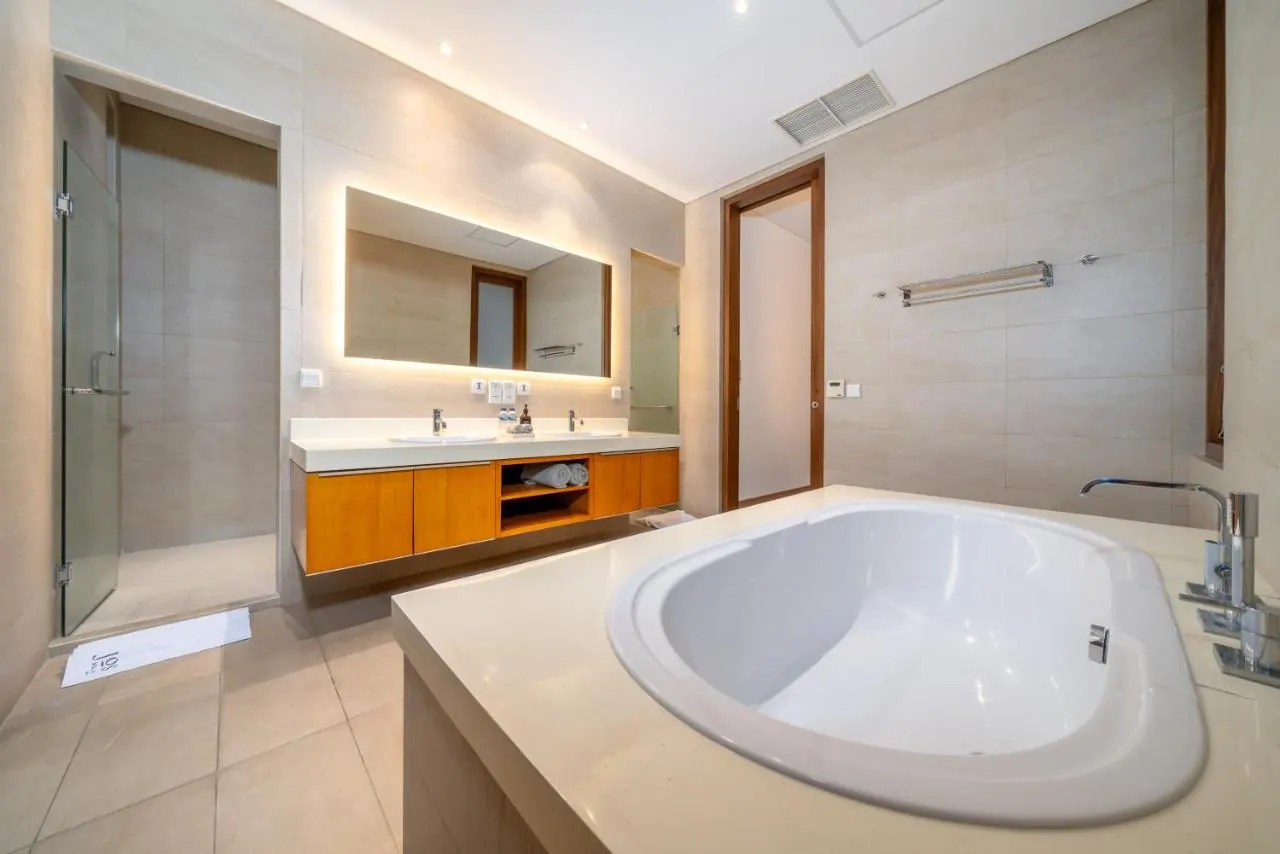 7 BR Tropical Garden Pavilion Villa Canggu — 7BR Villa Rental in Canggu — image 12