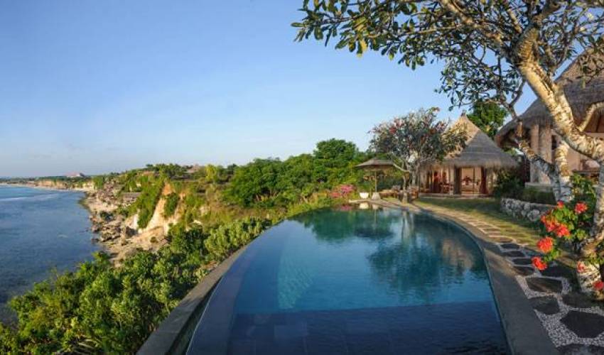 5 Bedroom on the cliff, overlooking the ocean — image 9
