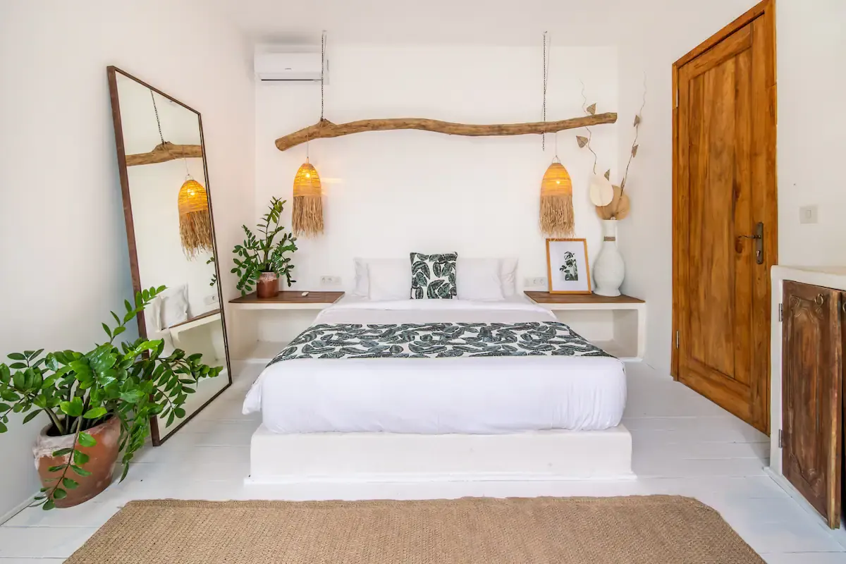 6 BR Group Open-Air Retreat Canggu — 6BR Villa Rental in Canggu — image 18