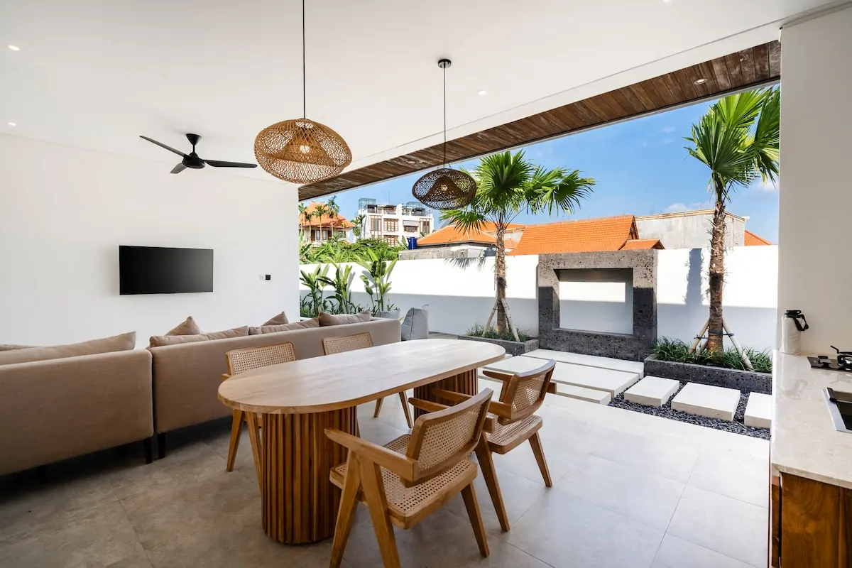 5 BR Tropical-Modern Courtyard Villa Canggu — 5BR Villa Rental in Canggu — image 6