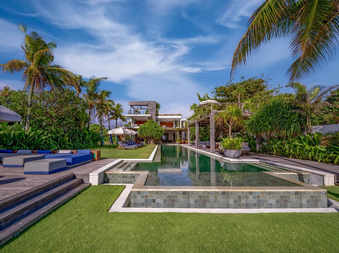 6-Bedroom Beachfront Villa in Seminyak – Private Spa, 27m Pool & Full Staff — image 6