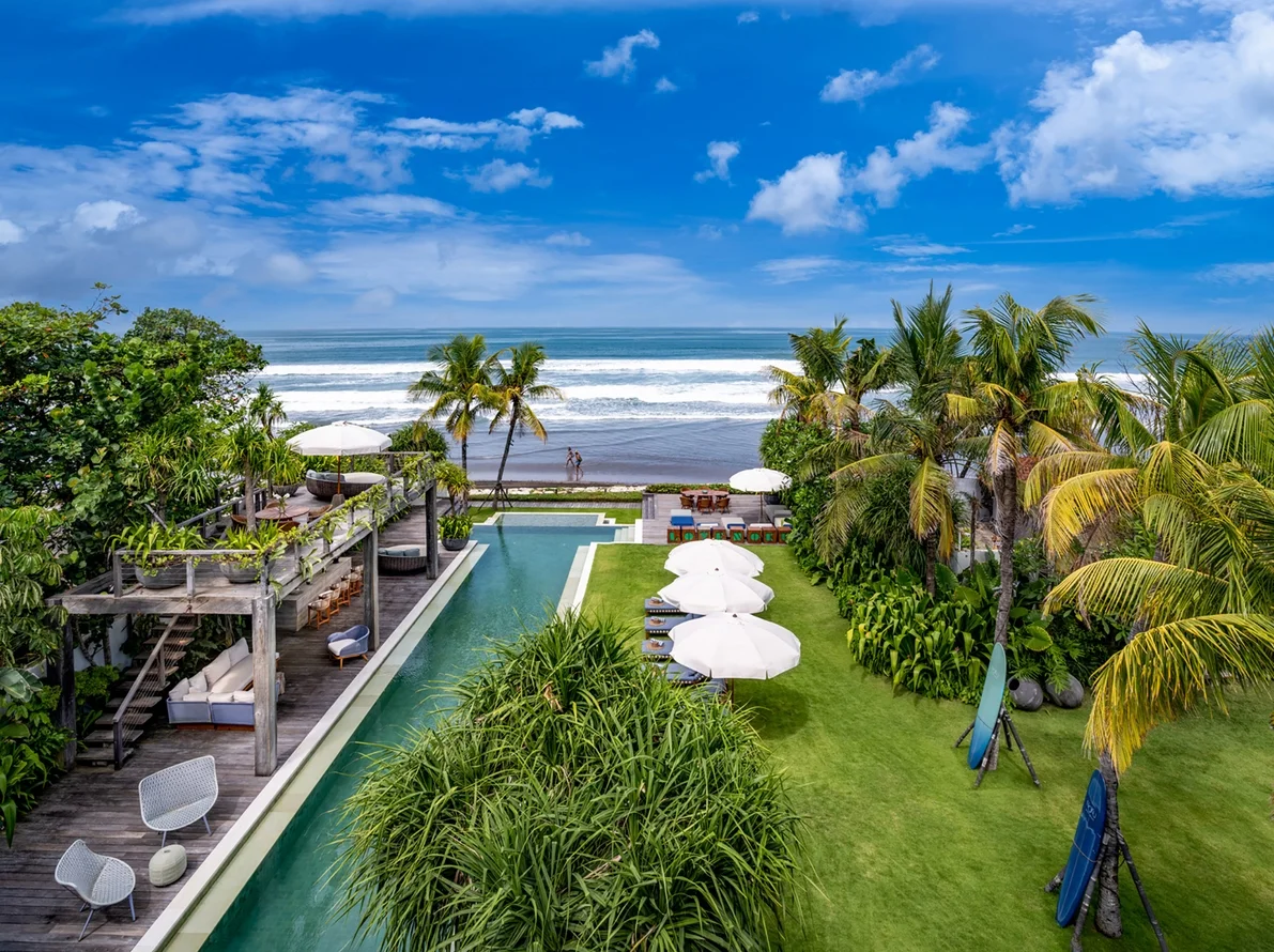 6-Bedroom Beachfront Villa in Seminyak – Private Spa, 27m Pool & Full Staff — image 4