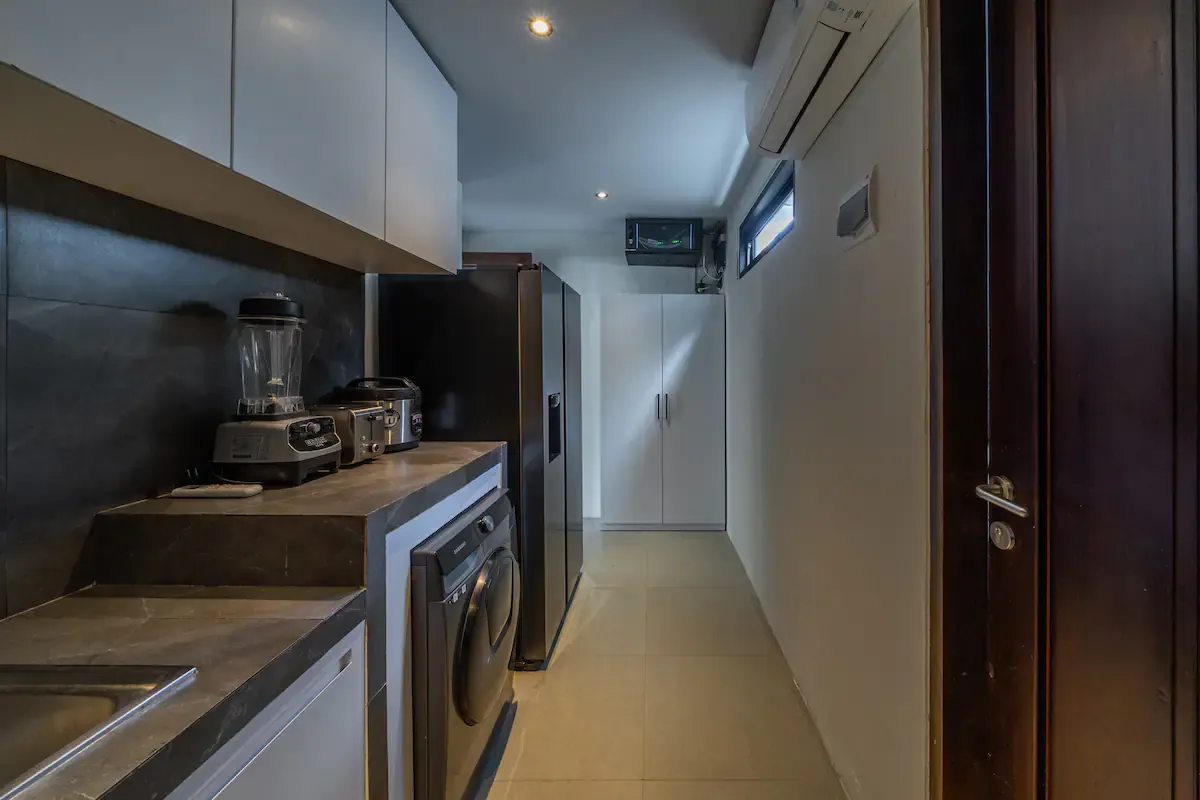4 BR Contemporary Pool Retreat Canggu — 4BR Villa Rental in Pererenan — image 7